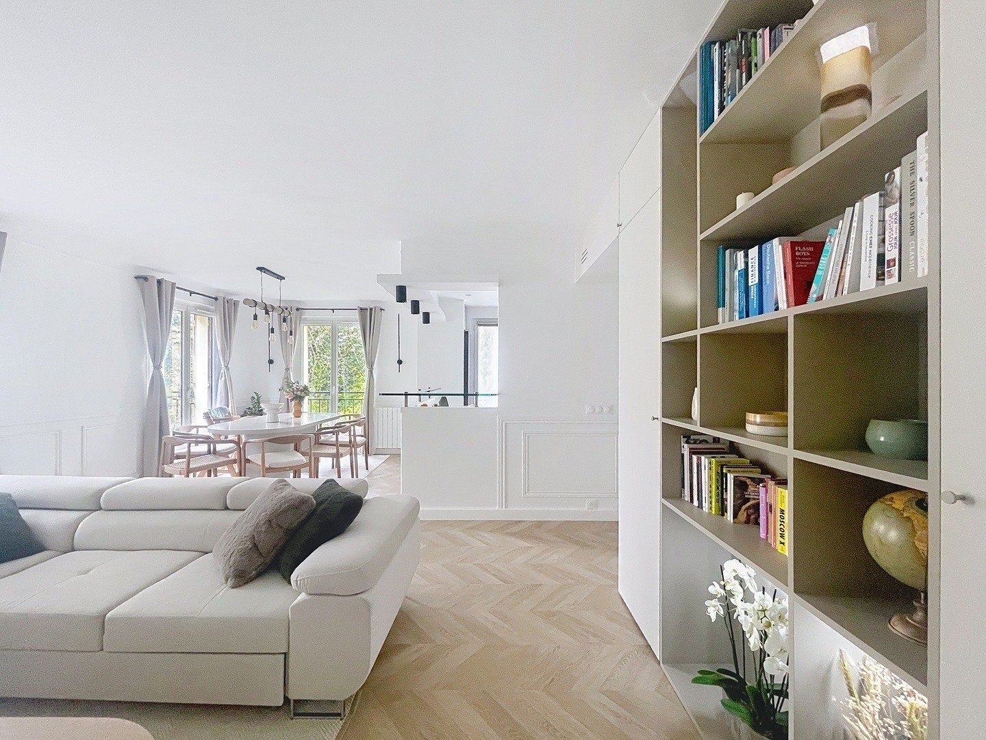Living room and open kitchen of a Parisian apartment